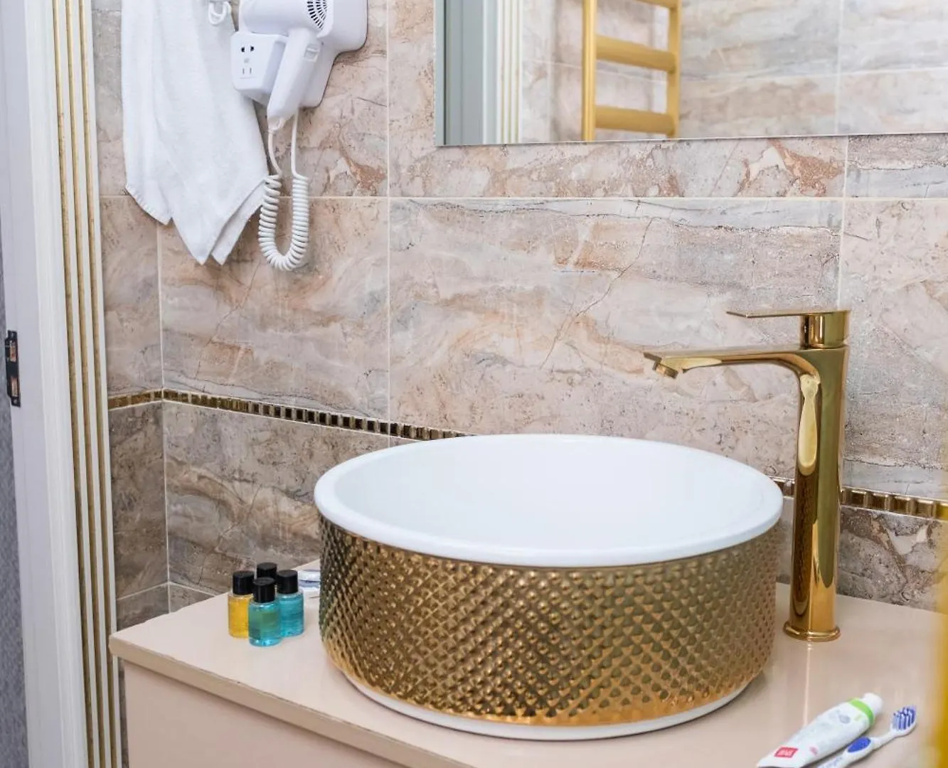 The Grand Mirror Hotels Baku 4*,