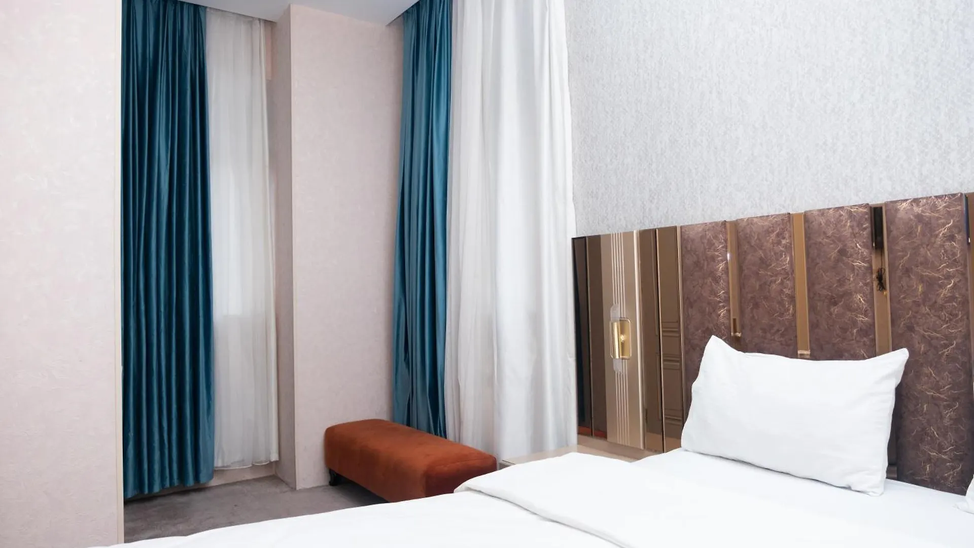 The Grand Mirror Hotels Baku 4*,